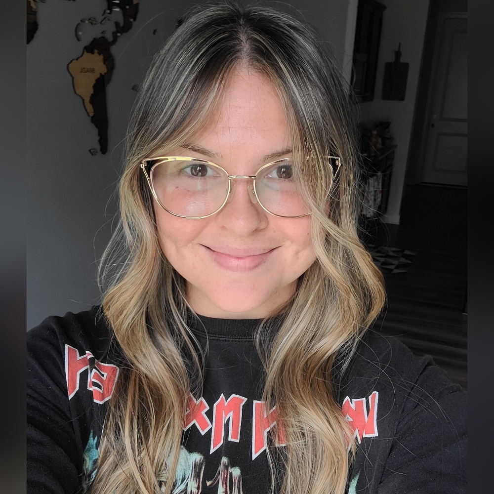 Meet your Posher, Hilary